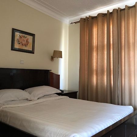Shangri-La Hotel Muyenga Bugolobi Extérieur photo