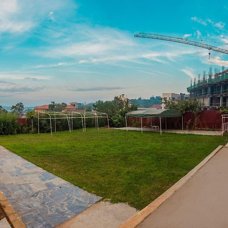 Shangri-La Hotel Muyenga Bugolobi Extérieur photo