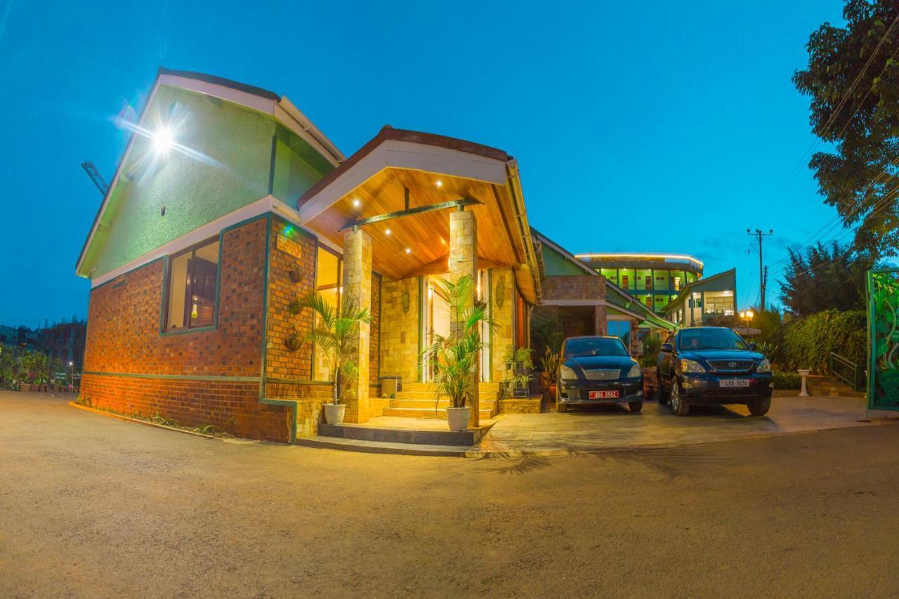 Shangri-La Hotel Muyenga Bugolobi Extérieur photo