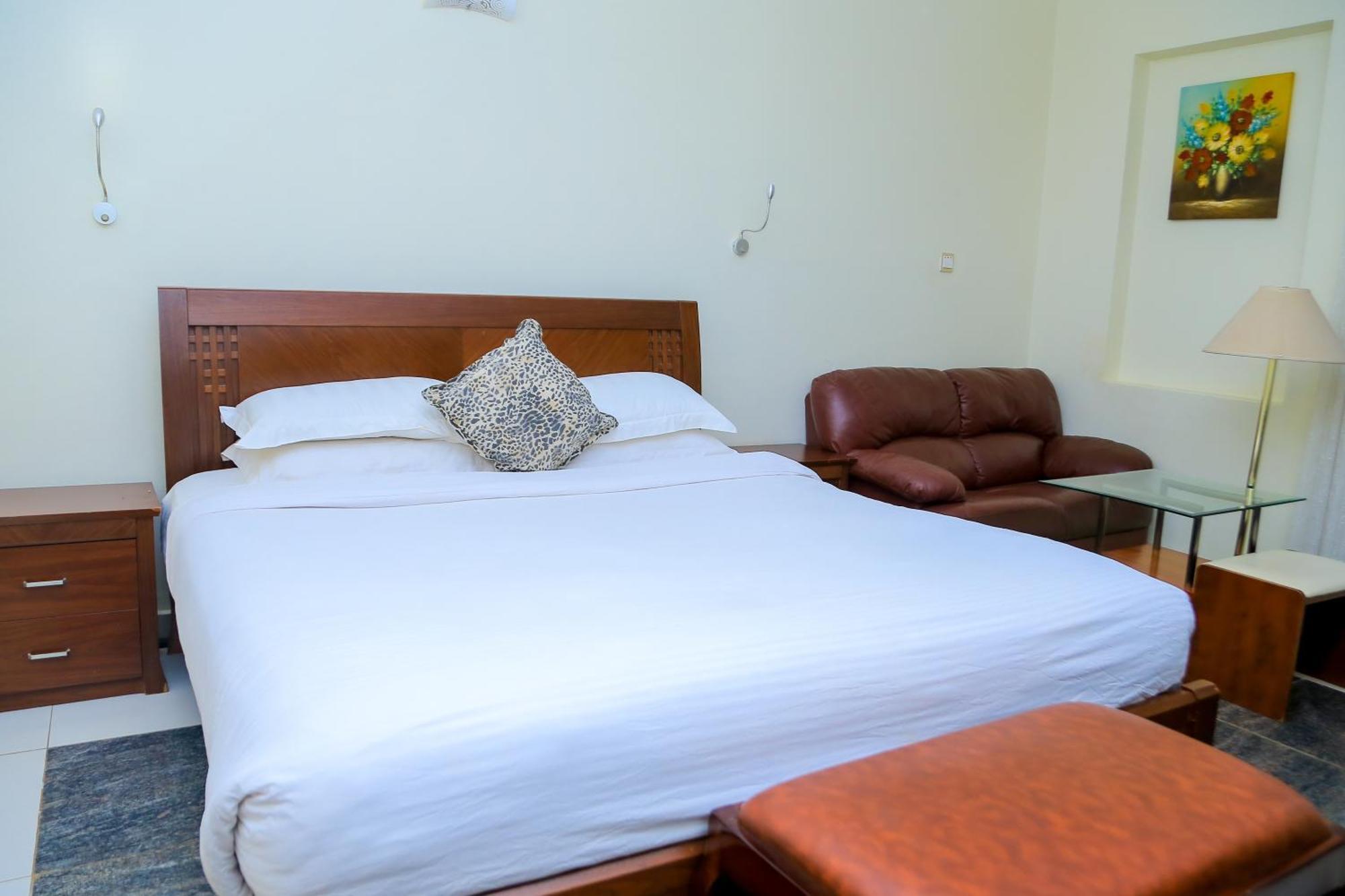 Shangri-La Hotel Muyenga Bugolobi Extérieur photo