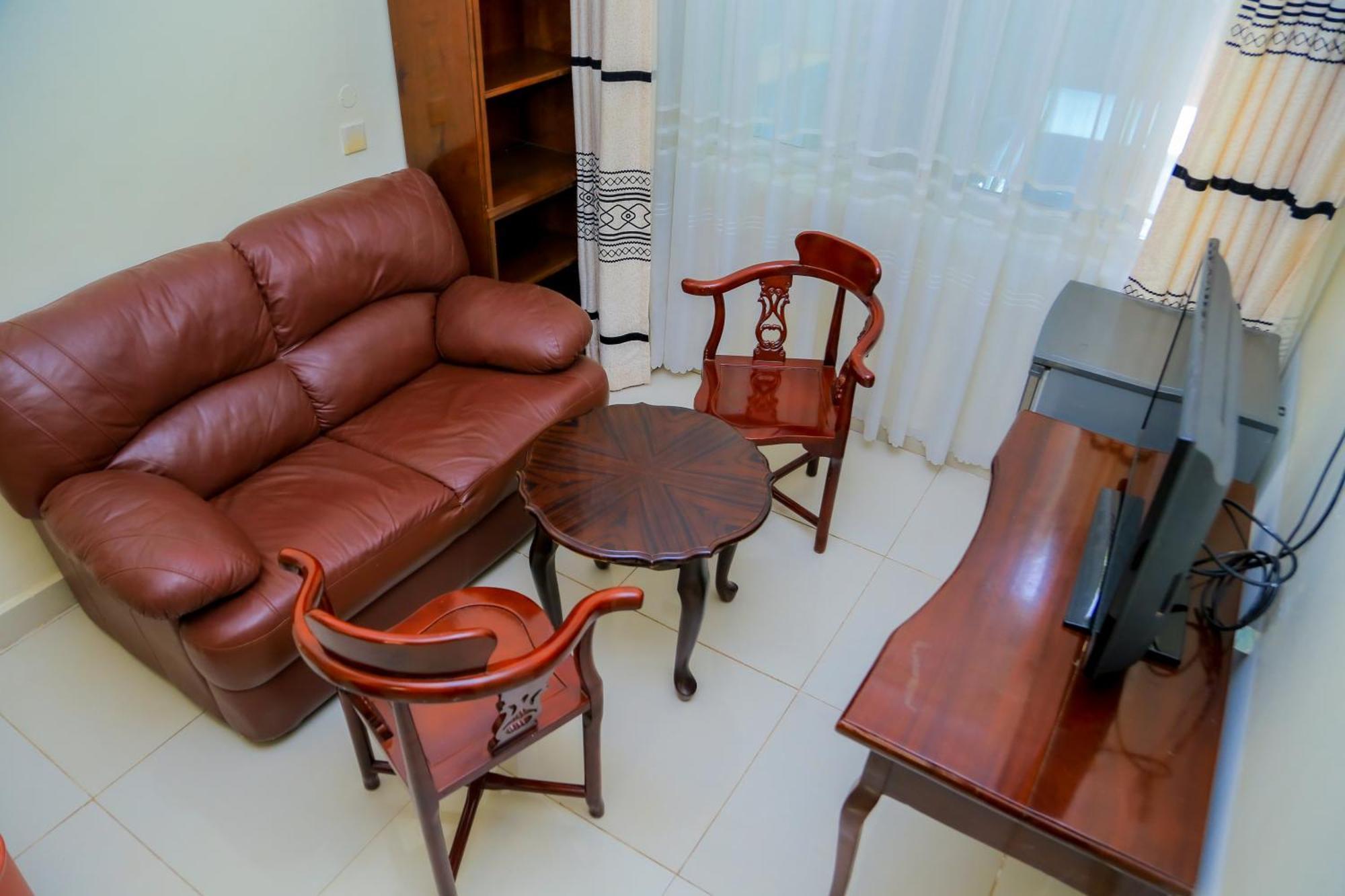 Shangri-La Hotel Muyenga Bugolobi Extérieur photo