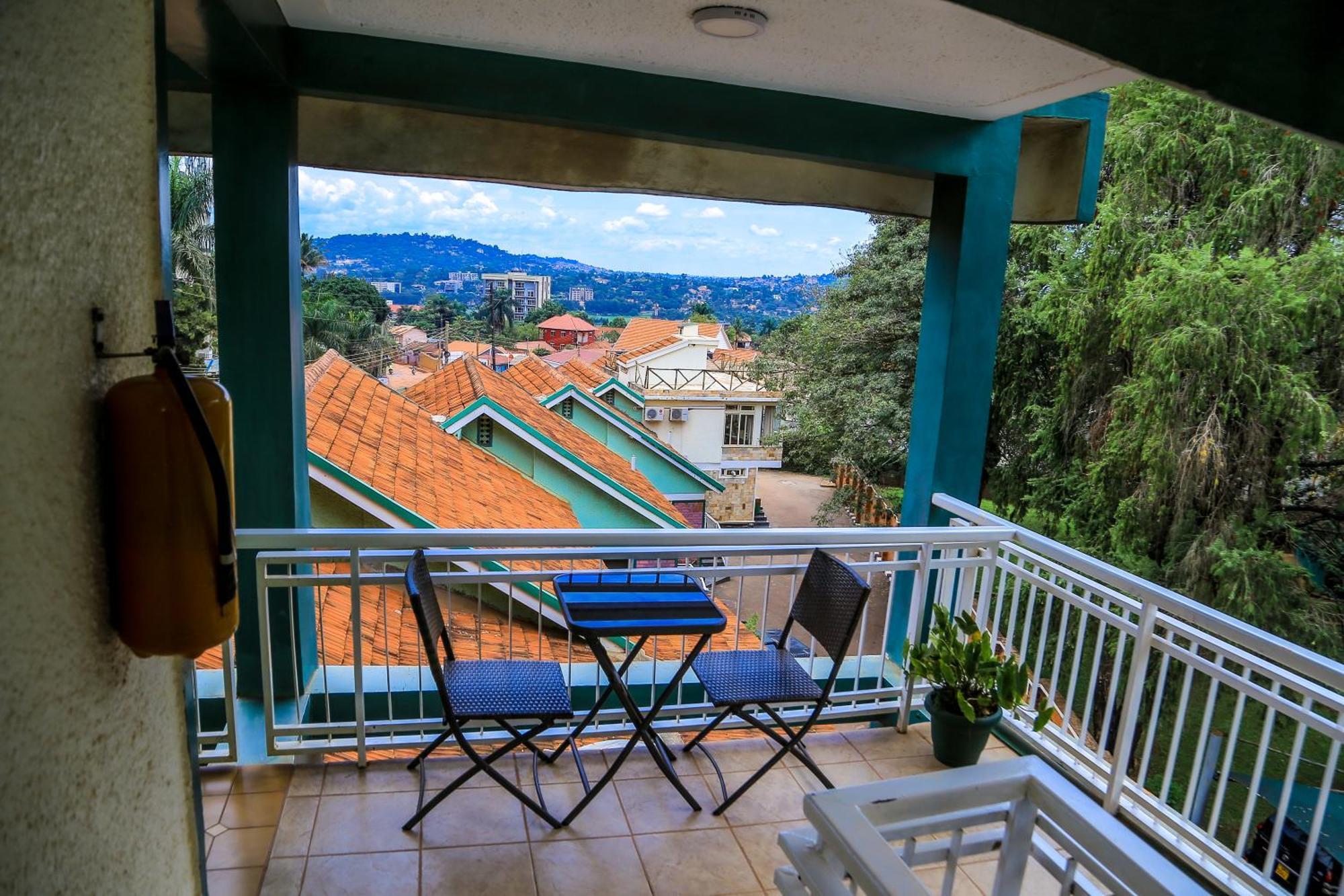 Shangri-La Hotel Muyenga Bugolobi Extérieur photo