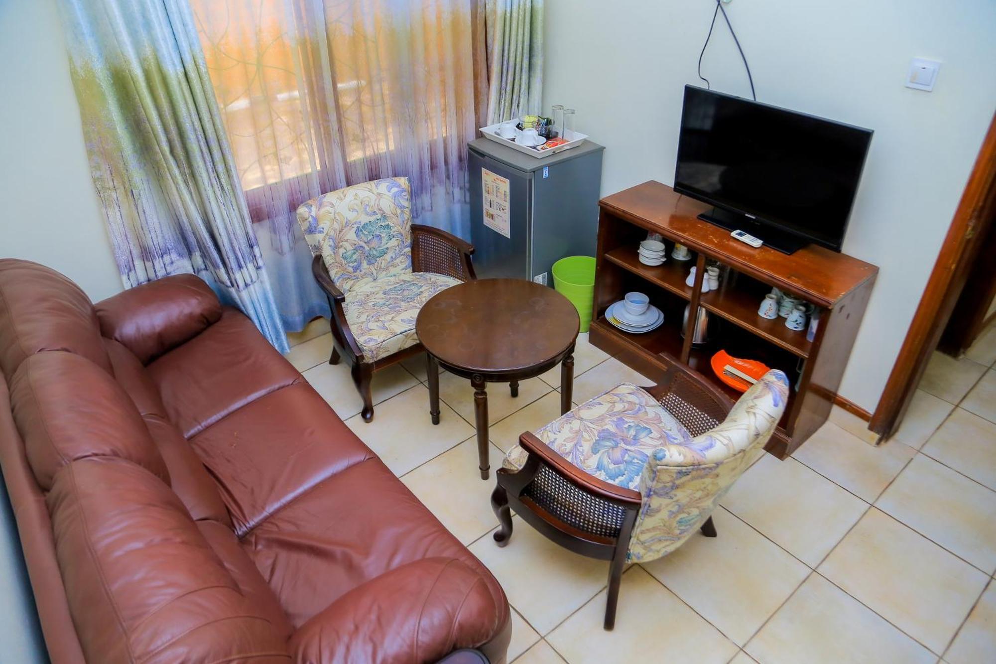 Shangri-La Hotel Muyenga Bugolobi Extérieur photo