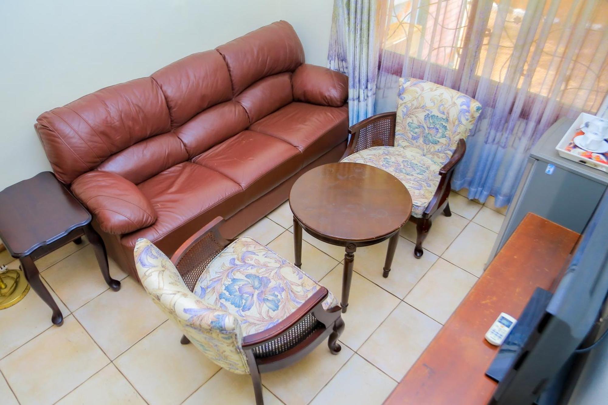 Shangri-La Hotel Muyenga Bugolobi Extérieur photo