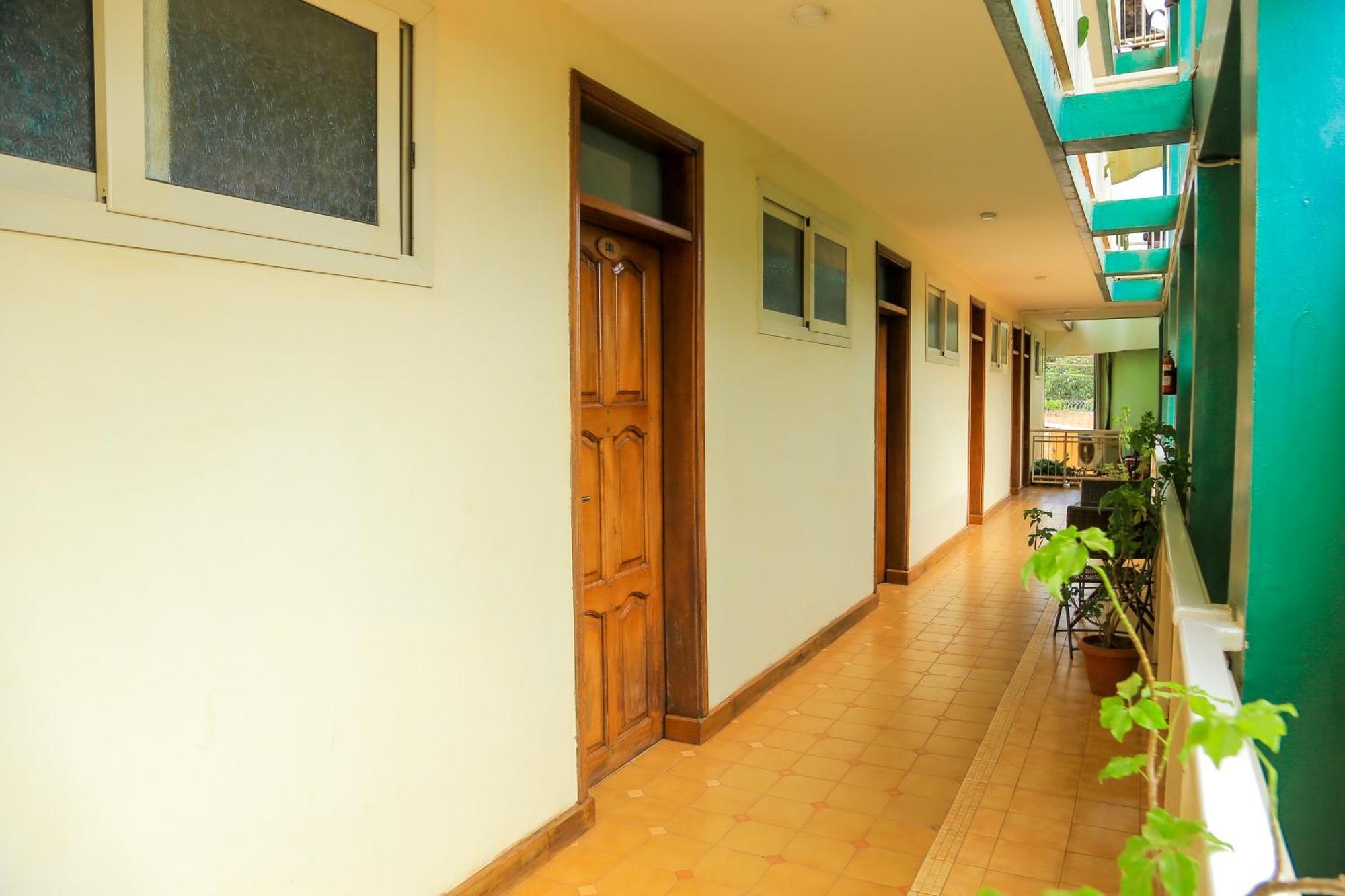 Shangri-La Hotel Muyenga Bugolobi Extérieur photo