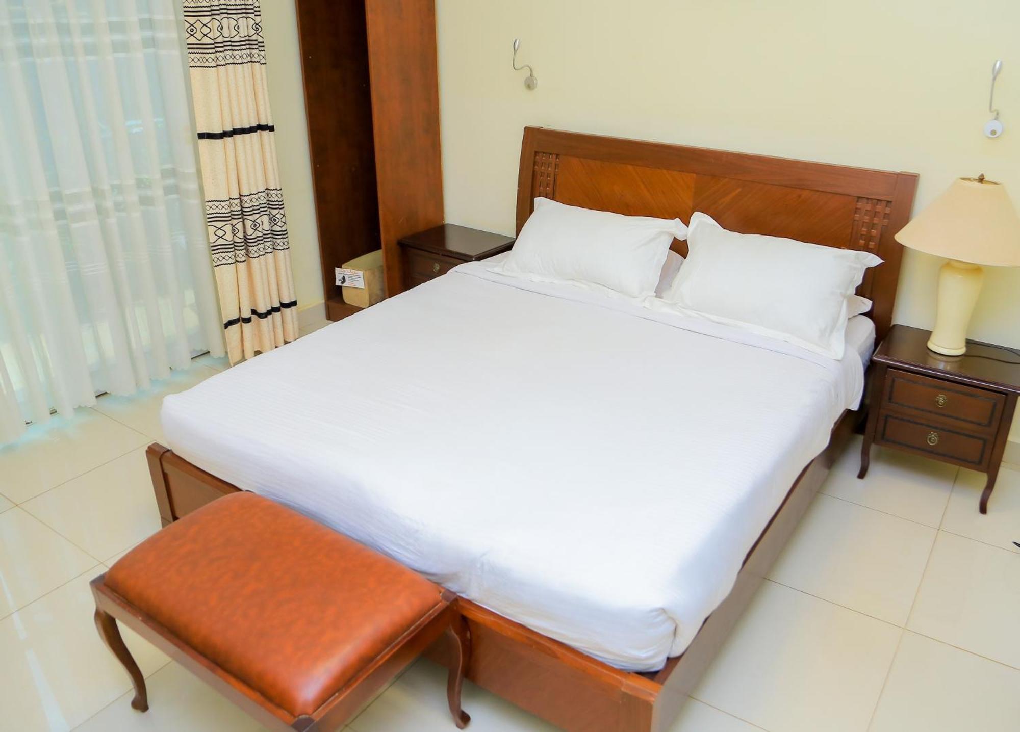 Shangri-La Hotel Muyenga Bugolobi Extérieur photo