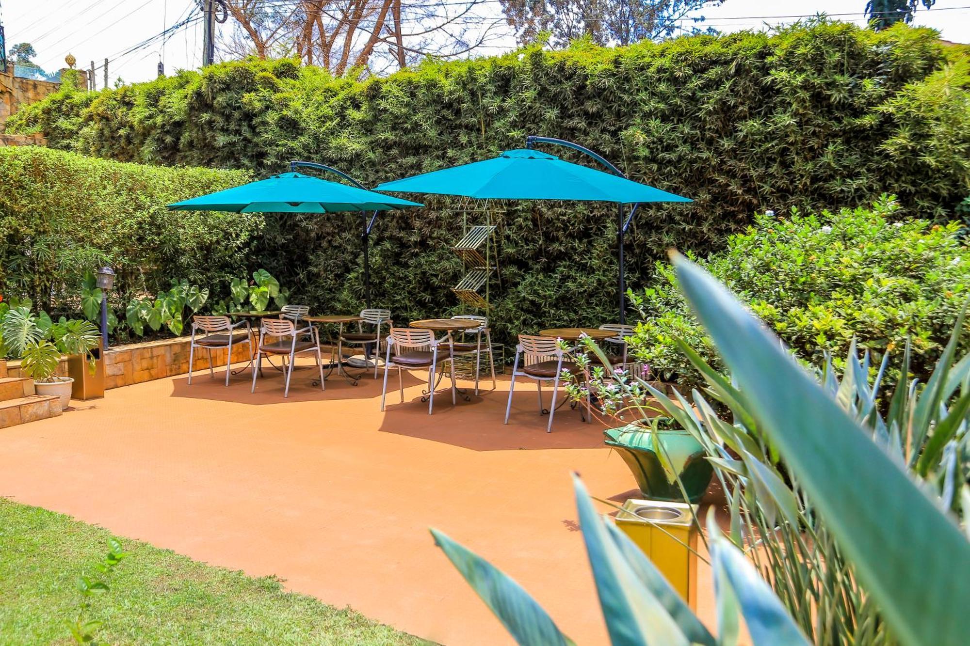 Shangri-La Hotel Muyenga Bugolobi Extérieur photo