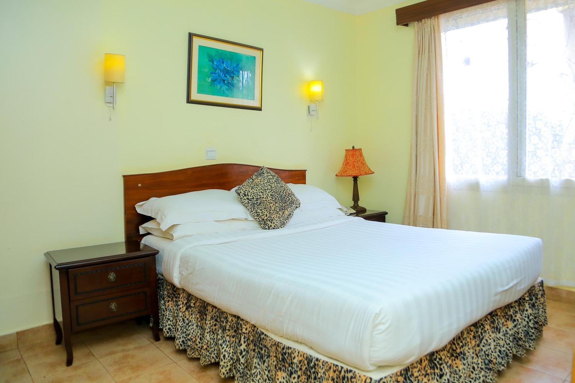 Shangri-La Hotel Muyenga Bugolobi Extérieur photo