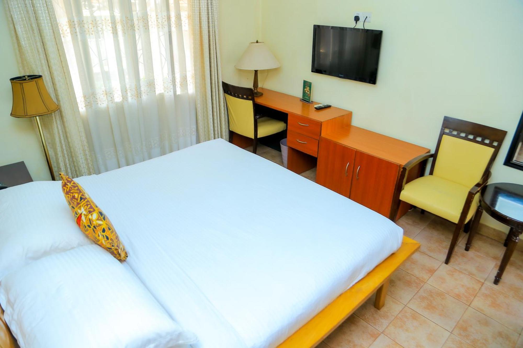 Shangri-La Hotel Muyenga Bugolobi Extérieur photo