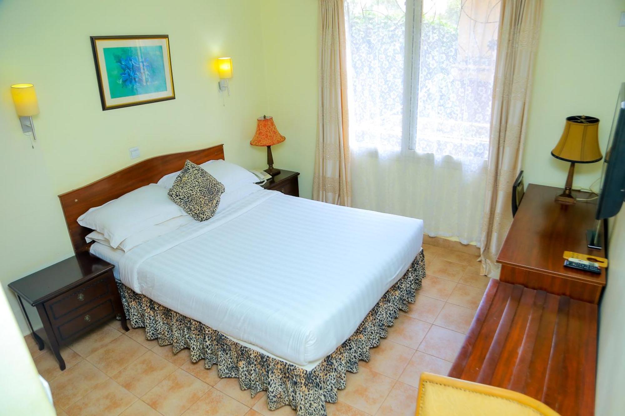 Shangri-La Hotel Muyenga Bugolobi Extérieur photo