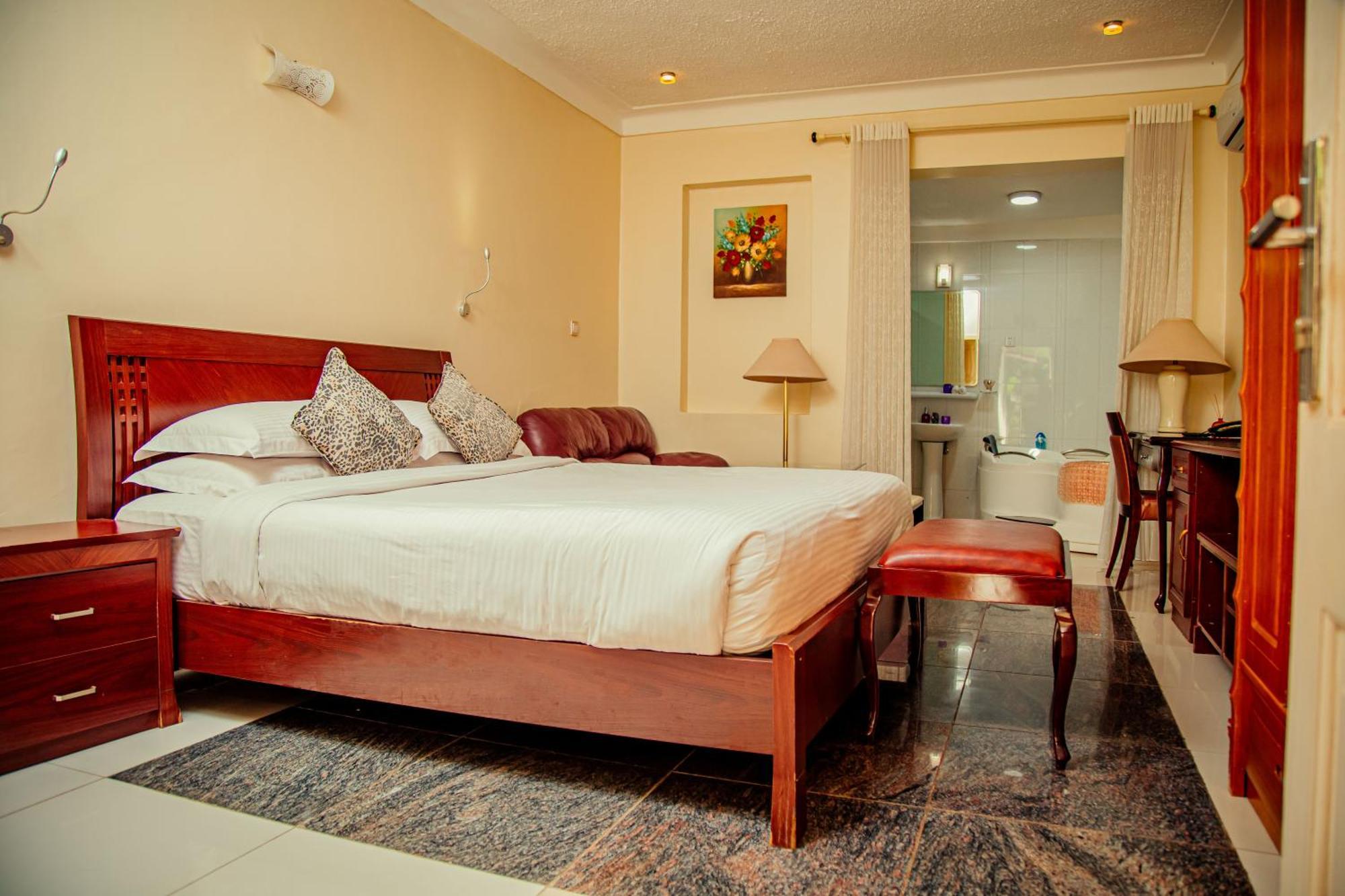 Shangri-La Hotel Muyenga Bugolobi Extérieur photo