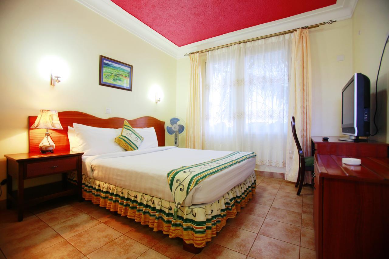 Shangri-La Hotel Muyenga Bugolobi Extérieur photo