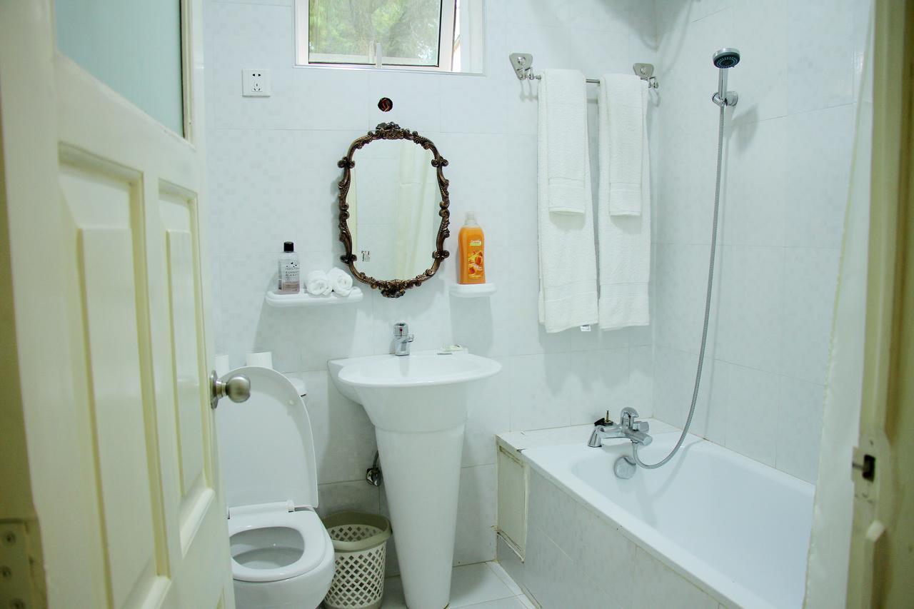Shangri-La Hotel Muyenga Bugolobi Extérieur photo